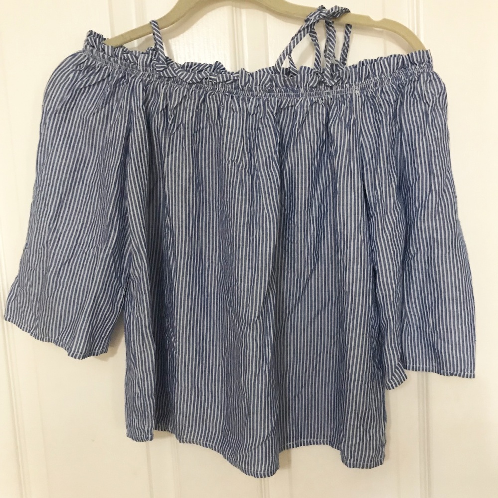 Off shoulders, Blue and white striped top